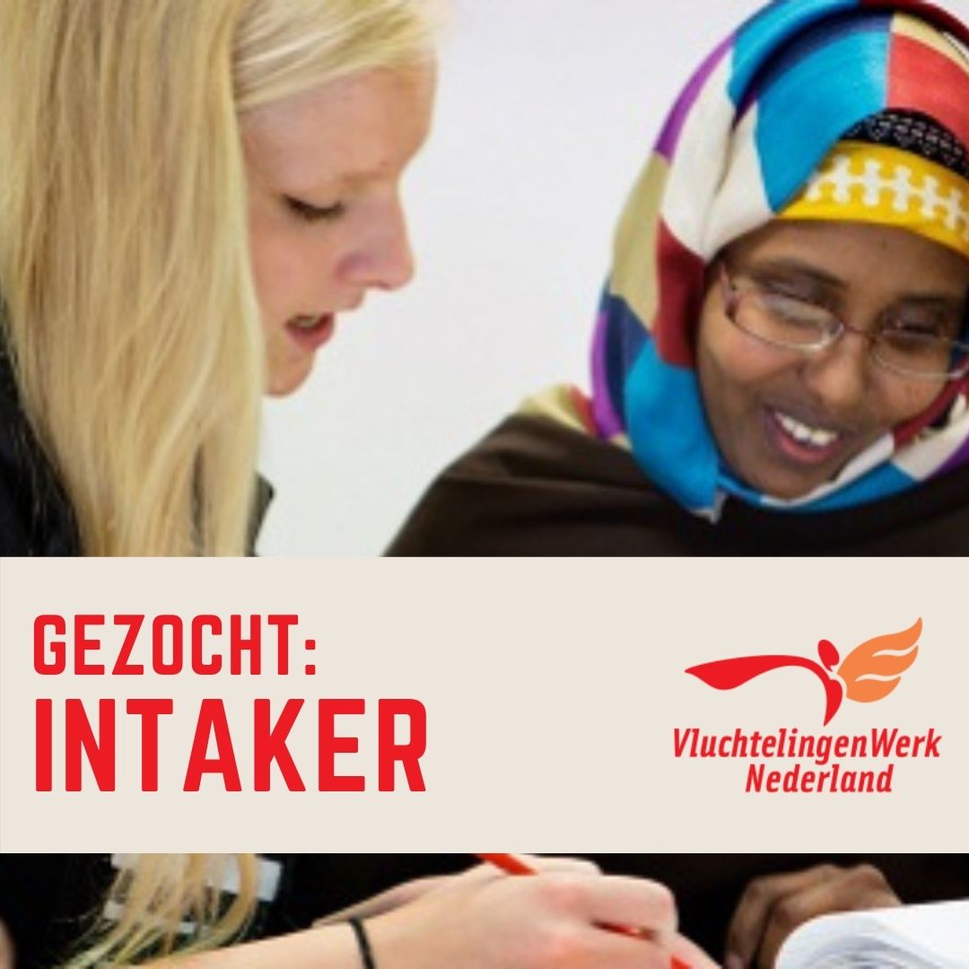 Foto van een witte vrouw met blond haar en een bruine vrouw met een kleurrijke hoofddoek en de tekst ´gezocht: intaker´ met het logo van VluchtelingenWerk Nederland